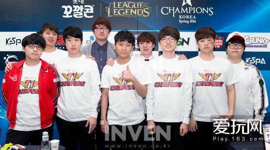 富勒姆在右 富勒姆在右